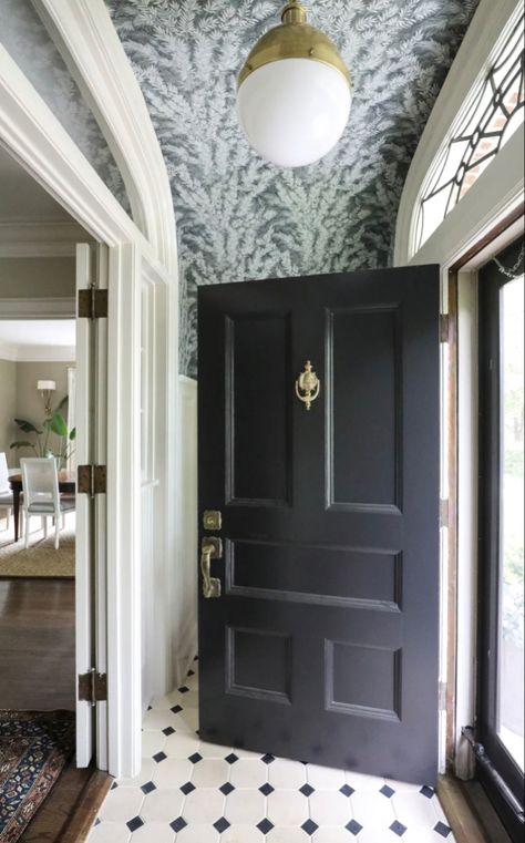 Modern Vestibule Ideas Entryway, Maximalist Foyer, Tiny Foyer Ideas, Victorian Vestibule, Parisian Loft, Dröm Hus Planer, Oak Interior Design, Park And Oak, Mothers Daughter