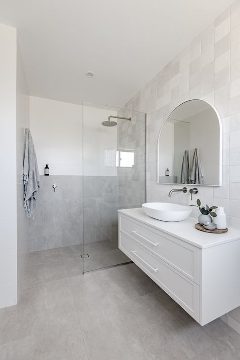 Modern Hamptons Bathroom, Hampton Interior, Golf House, Modern Coastal Home, Modern Hampton, Bathroom Wall Hanging, New House Bathroom, Bathroom Ensuite, Build Inspiration