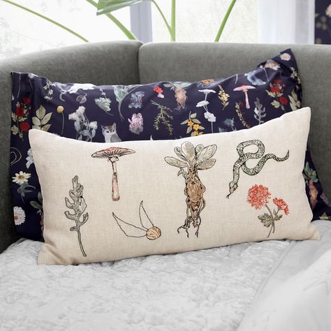 Harry Potter Pillow, Harry Potter Bedroom Decor, Harry Potter Nursery, Magical Room, Harry Potter Bedroom, Harry Potter Shop, Textile Manufacturing, Harry Potter Decor, Harry Potter Room