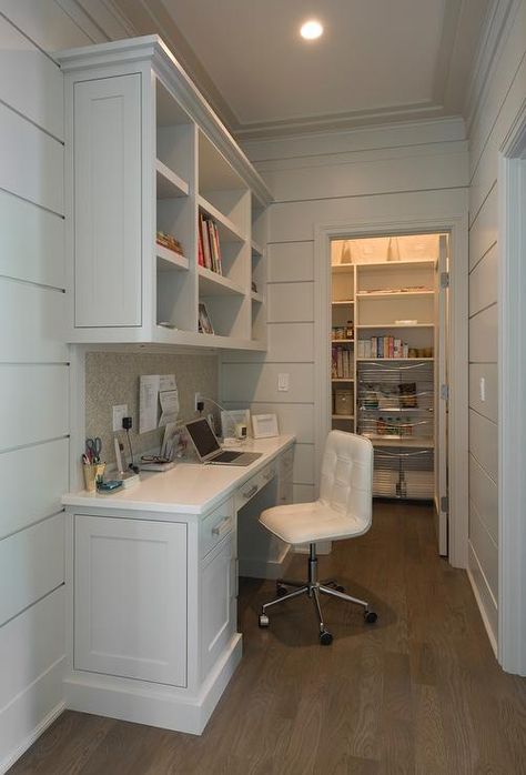 A kitchen hallway leading to the pantry boasts open shelving suspended over a built in desk with a fabric pin board backsplash paired with a white tufted leather work chair. Studio In Casa, Kitchen Desk Areas, Office Pantry, Kitchen Ideas For Small Spaces, Kitchen Desks, Small Home Offices, Office Nook, Kitchen Pantry Cabinets, Ideas For Small Spaces