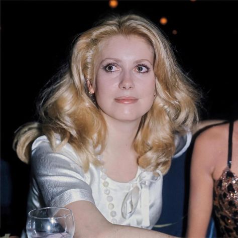 Southern Belle Hair, Catherine Deneuve Style, French Actors, European Aesthetic, Charlotte Gainsbourg, Jodie Foster, Classic Actresses, French Girls, Catherine Deneuve