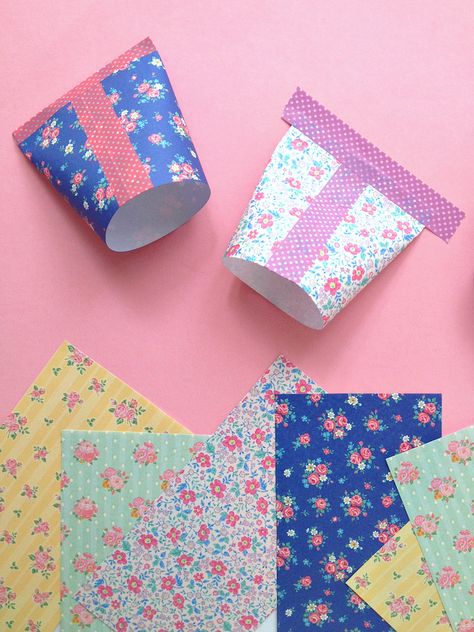 Wrapping Paper Scraps, Christmas Treats Boxes, Origami Cards, Paper Pouch, Pouch Diy, Girl Scout Crafts, Paper Scraps, Just Wait, Treat Gift