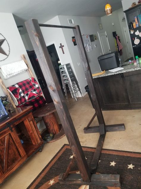 Wooden Pull Up Bar, Pull Up Bar Diy, Homemade Pull Up Bar, Diy Pull Up Bar, Pull Up Station, Backyard Gym, Workout Room Home, Diy Home Gym, Workout Room