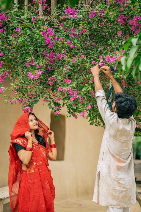 Village Couple Image, Assamese Couple, Valaikappu Photoshoot, Indian Couple Aesthetic, Village Couple, Couple Pic Hd, Indian Wedding Reception Outfits, Beautiful Dp, Pre Wedding Photoshoot Props