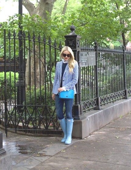 Blue Hunter Boots Outfit, Blue Boots Outfit, Light Blue Boots, Rubber Boots Fashion, Shabby Dress, Ladies Wellies, Hunter Boots Outfit, Womens Rubber Boots, Wellies Rain Boots