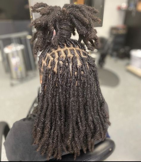 Black Female Dreads, Loc Extensions Black Women, Smeduiem Locs, Types Of Dreadlocks Black Women, Curly Dreads Dreadlocks Black Women, Lock Extensions Dreadlocks Natural Hair, Locs With Curly Ends Real, Loc Grid Pattern, Female Locs