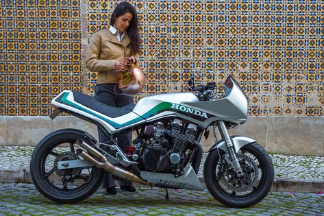 '80s Glory: Honda CBX750 "Flávia" by Unik Edition Bike Decorating Ideas, Honda Cbx750, 80s Sport, Honda Cbx, West Coast Choppers, Dirt Bike Girl, Cb 750, Bike Girl, Custom Choppers