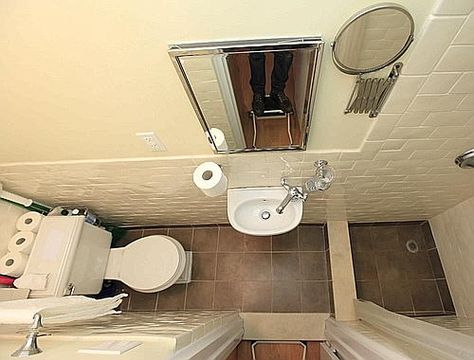 Bathroom Couple, Cozy Couple, Small Shower Room, Tiny Bath, Small Bathroom Layout, Bilik Air, Toilet Sink, Small Showers, Bad Inspiration