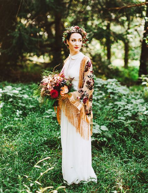 Vintage Dress with fringe shawl Wedding Vintage Dresses, Wedding Dress Shawl, Boho Bouquets, Bouquets Ideas, Vintage Wedding Dress Boho, Boho Bouquet, Camp Wedding, Dresses Boho, Wedding Vintage