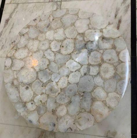 Cafeteria Decor, Igneous Rocks, Agate Table, Round Kitchen Table, Lobby Lounge, Round Kitchen, Corner Table, White Agate, Resin Ideas