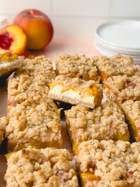 Peaches and Cream Bars - Peach Dessert With Cream Cheese, Peaches And Cream Pie Bars, Cinnamon Peaches, Peach Bars, Peach Pie Bars, Bar Treats, Streusel Bars, Peach Cheesecake, Desert Bar