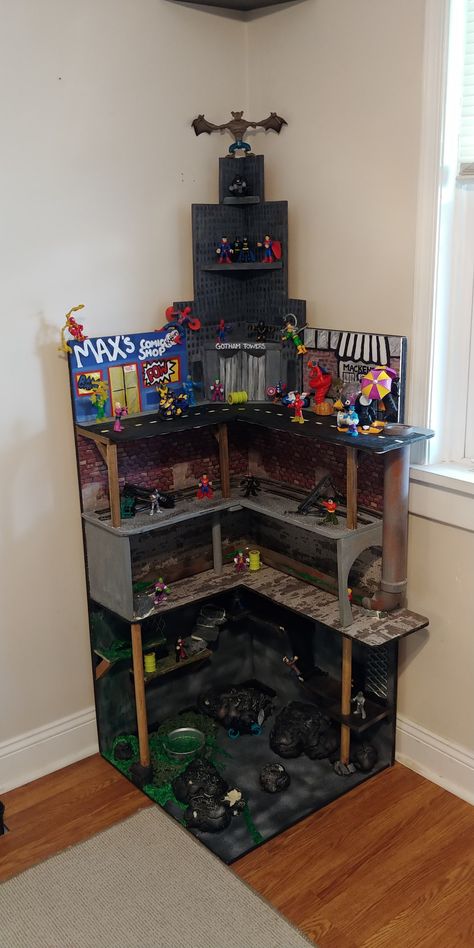 Batman Cave, Boy Dollhouse, Doll House For Boys, Diy Batman, Batman Diy, Superhero Bedroom, Superhero Toys, Bat Cave, Superhero Room