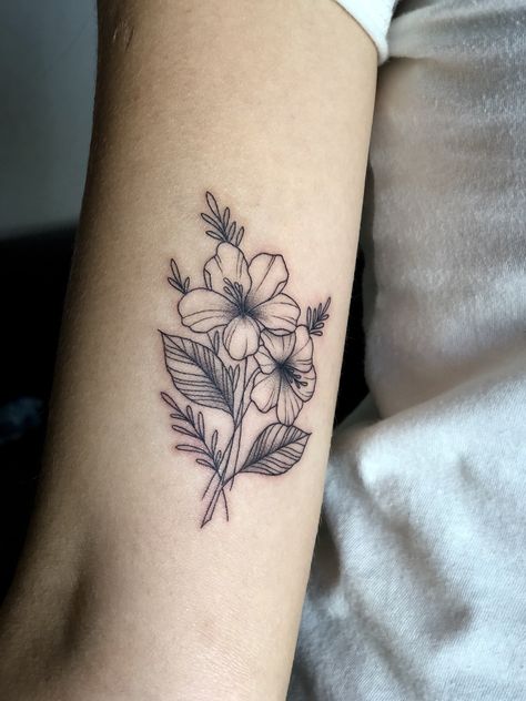 Hawaii Tattoo Small Hawaiian Flowers, Hibiscus Bouquet Tattoo, Leilani Flower Tattoo, Leilani Tattoo, Small Hawaiian Flower Tattoos, Hawaii Flower Tattoos, Hibiscus Tattoos, Hawaii Tattoo, Flower Vine Tattoos