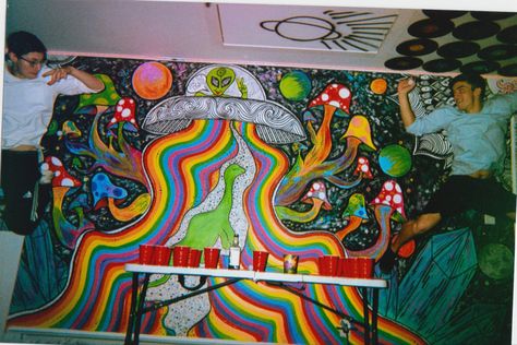 Bedroom Wall Mural Ideas Aesthetic, Wall Painting Ideas Bedroom Trippy, Trippy Room Painting, Door Painting Ideas Bedroom Trippy Easy, Trippy Wall Paintings Bedroom, Cool Door Painting Ideas Bedroom Trippy, Trippy Wall Paintings, Trippy Painted Walls, Trippy Door Painting