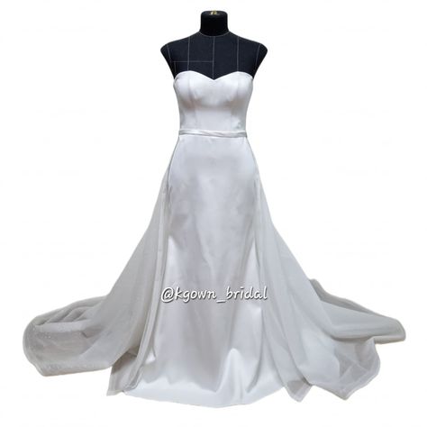 Comprehensive Free Size Gown Rental Package ------------- 🎉 Free size 🎉 Select from More than 200 different styles from mermaid, A line, Ball gown 🎉 Corset closure 🎉 Slim fitting with in-built couture boning bodice. ---------------------- 3 Advantages of RTW rental 🎉 Worry Free: no alteration needed 🎉 Fuss Free: Complimentary bridal accessories 🎉 Hassle Free: Cleaning included ♡ Do contact me for private fitting session ------------------------------------------------- Kim 8113 9501 (wha... Corset Closure, A Line Ball Gown, Gown Rental, Wedding Dress With Veil, Gown Wedding Dress, Bridal Accessories, Ball Gown, Free Size, Veil