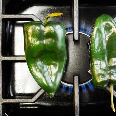 The Best Way to Roast and Peel Your Peppers | Epicurious Roasted Green Peppers, Roasted Chili Peppers, How To Roast, Veggie Delight, Green Peppers, Stuffed Banana Peppers, Roasted Peppers, Peeling Skin, Peppers Recipes