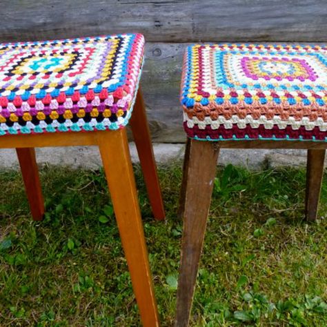 How to make a Granny Stool Cover Stool Cover Crochet, Crochet Furniture, Granny Square Haken, Stool Covers, Crochet Pillows, Crochet Cushions, Crochet Home Decor, Granny Squares Pattern, Granny Square Crochet Pattern