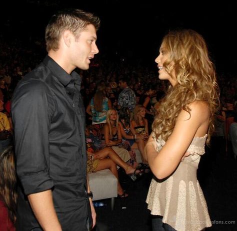 Jensen and Jessica Alba, 2006 Dark Angel Tv Series, Young Jessica Alba, Freedom Video, Jesen Ackles, Jensen And Misha, Jared And Jensen, Under My Skin, Teen Choice Awards, Dark Angel