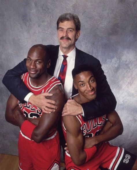 Michael Jordan Scottie Pippen, Nba Style, Michael Jordan Photos, Michael Jordan Pictures, 90s Nba, Phil Jackson, Michael Jordan Basketball, Scottie Pippen, Basketball Photography