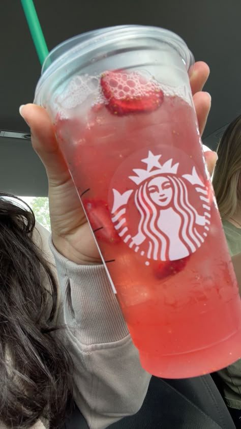 Biggie Aesthetic, Strawberry Açaí Refresher, Starbucks Asthetic, Aesthetic Starbucks Drinks, Starbucks Strawberry Acai Refresher, Starbucks Food, Strawberry Acai Refresher, Starbucks Strawberry, Starbucks Drinks To Try