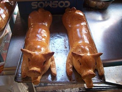 lechon/pig shaped bread San Pablo City Laguna, Shaped Bread, Medieval Recipes, Game Of Thrones Party, Medieval Party, Bread Shaping, Bread Art, Medieval Wedding, Pork Buns