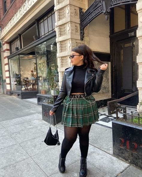 Monique | Seattle Blogger on Instagram: "I’m falling so hard for this @rainbowshops outfit 🤎🍂✨" Pleated Skirt Outfits, Midsize Outfit, Minimal Wardrobe, Midsize Outfits, Fall 23, Pleated Skirts, Outfit Inspo Fall, Skirt Outfits, Pleated Skirt