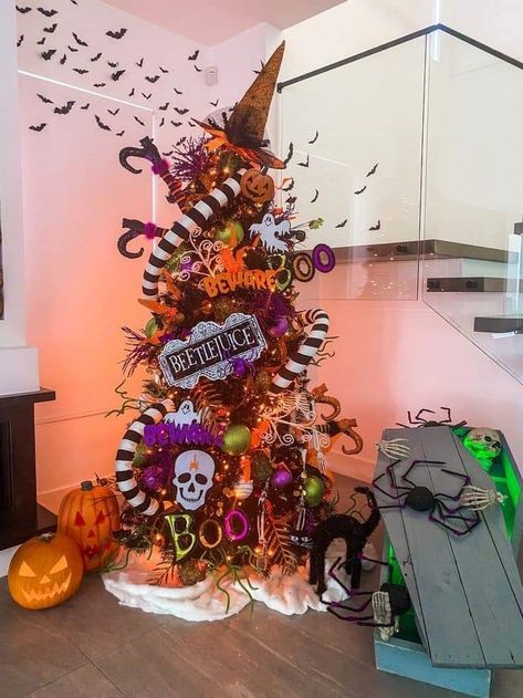 Beetlejuice Halloween Tree, Beetlejuice Tree, White Halloween Tree, Beetlejuice Christmas Tree, Halloween Christmas Tree Ideas, Halloween Trees Ideas, Beetlejuice Christmas, Christmas Morning Pjs, Themed Trees