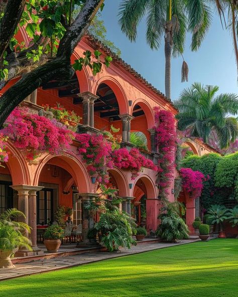 Mexican Pink House, Pink Hacienda, 2 Story Mexican House, Mexican Architecture Traditional, Mexican Architecture Haciendas, Old Mexican House Aesthetic, Climbing Flowers, Dream Life House, Casas Coloniales