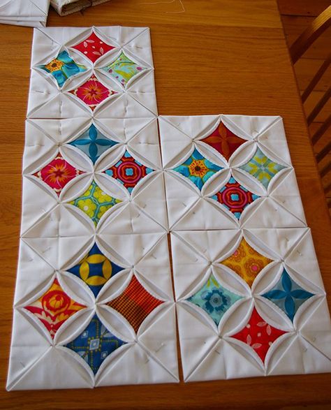 Cathedral Windows Quilt Cathedral Window Patchwork, Cathedral Quilt, Cathedral Window Quilt, Window Quilts, Colchas Quilting, Window Quilt, Cathedral Window Quilts, Country Quilt, Cathedral Window