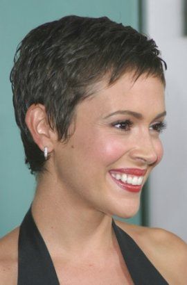 Pixie cut rocks! Alyssa Milano Hair, Short Cropped Hair, Chemo Hair, Crop Hair, Short Hair Pixie Cuts, Short Grey Hair, Super Short Hair, Pixie Hair, Very Short Hair