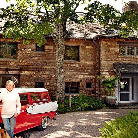 Martha Stewart Opens the Doors to Her Historic Maine Estate : Architectural Digest Nantucket Preppy, Martha Stewart Home, Maine Cottage, Martha Stewart Living, Celebrity Houses, Maine House, Architectural Digest, Nantucket, Martha Stewart