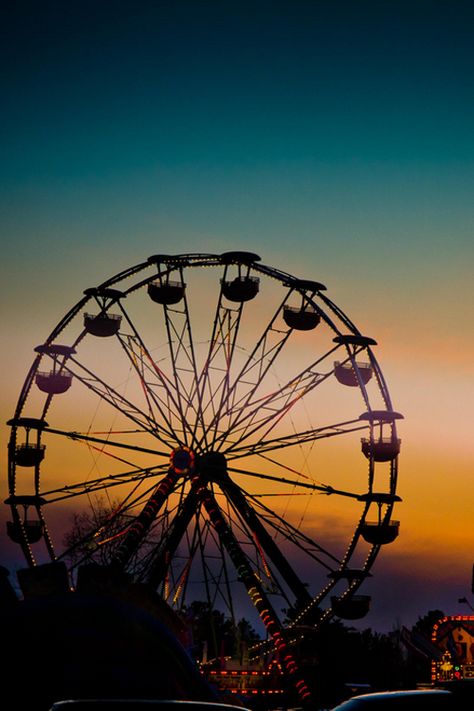 ... Giant Wheel Painting, Luna Park Aesthetic, Fair Lights, Wheel Painting, Gouache Ideas, Giant Wheel, Park Aesthetic, Ferris Wheels, Luna Park