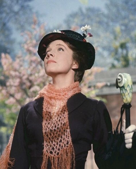 Julie Andrews as Mary Poppins (Buena Vista, 1964). Production Still Julie Andrews Aesthetic, Mary Poppins Julie Andrews, Julie Andrews Style, Mary Poppins Aesthetic, Glynis Johns Mary Poppins, Mary Poppins Broadway, Julie Andrews Mary Poppins, Mary Poppins Returns Poster, Mary Poppins Poster 1964