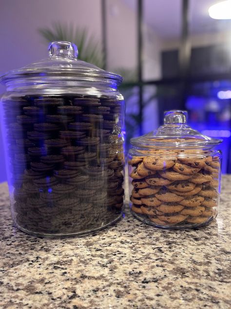 Kardashian Cookie Jars, Oreo Jar, Cookie Jars Display, Chips Ahoy Cookies, Jar Display, Glass Cookie Jars, Chips Ahoy, Mobile Home Decorating, Ship Design