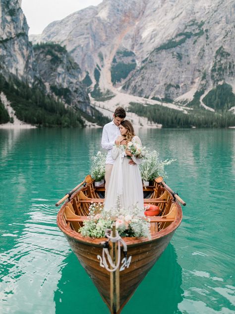 A breathtaking elopement shoot at Lake Braies in the Dolomites | Italy Elopement - GÉRALDINE LEBLANC PHOTOGRAPHY | Magnolia Rouge: Fine Art Wedding Blog | Romantic Wedding Photos | Wedding Elopements | Nature Wedding Romantic Wedding Photos, The Dolomites, Wedding Set Up, Lake Wedding, Fine Art Wedding Photographer, Photo Wedding, London Wedding, Italy Wedding, Couple Shoot