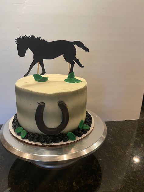 Horse Shoe Cake, Horse Cakes, Fondant Leaves, Shoe Cake, Horse Cake, Cake Stuff, Modeling Chocolate, Butterfly Cakes, Horse Shoe