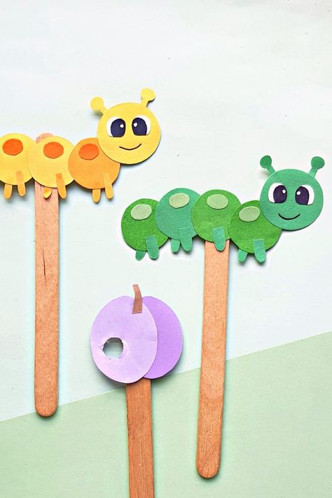 Hungry Caterpillar Craft, Paper Butterfly Crafts, Caterpillar Craft, Bug Crafts, Spring Crafts For Kids, Summer Crafts For Kids, Aktivitas Montessori, Paper Butterfly, Popsicle Stick Crafts