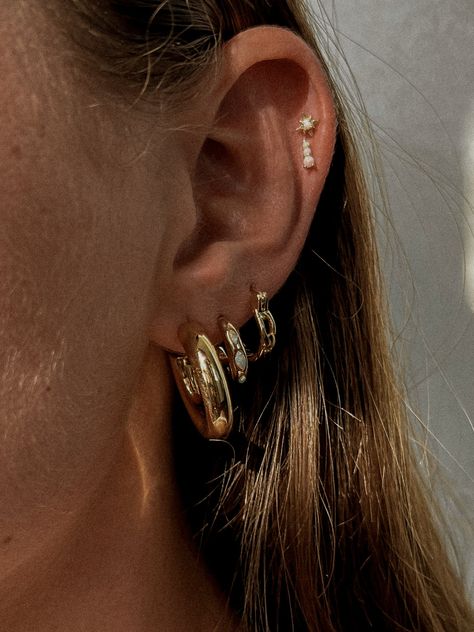 Gold Earring Styling, Triple Earrings Gold, Gold Earring Placement, 3 Love Piercing Ideas, Many Piercings Ear, Gold Hoops Triple Piercing, Earrings Aesthetic Triples, 5 Earrings In One Ear, Styled Ear Piercings Gold