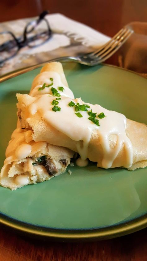 Chicken & Mushroom Crepes Recipe is excellent for brunch, lunch or dinner. Chicken, mushrooms, garlic, and white wine topped w/ a cream sauce is perfection! Mushroom Crepes Recipe, Mushroom Crepes, Dinner Crepes, Crepe Recipe Savory, Turkey Mushroom, Sandwiches Breakfast, Best Crepe Recipe, Mushroom Crepe, Pizza Breakfast