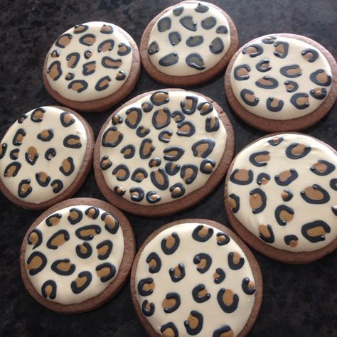 Leopard print cookies Cheetah Print Cookies, Leopard Cookies, Leopard Print Cookies, Cc Cookies, Leopard Print Party, Leopard Birthday, Sunshine Cake, Valentine Sugar Cookies, Cutout Cookies