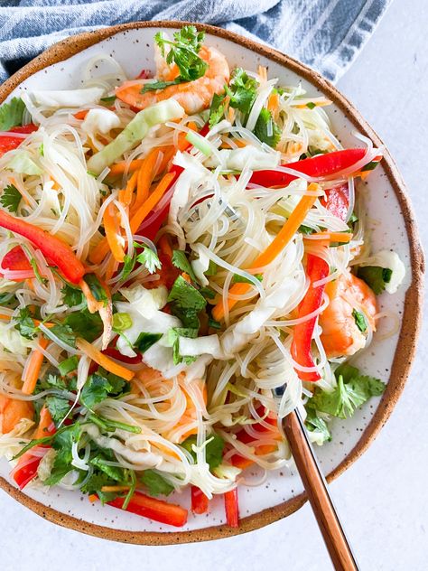 Vermicelli Shrimp Noodle Salad - WINNIESBALANCE Shrimp Noodle Salad, Shrimp Vermicelli, Vermicelli Salad, Soy Dressing, Light Side Dishes, Shrimp Noodles, Vermicelli Noodles, Asian Salad, Awesome Recipes