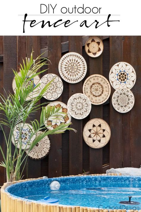 DIY outdoor art | outdoor wall art | fence art | mandala art | outdoor artwork | decorating your fence | fence decor | woodburned discs | how to add interest to your fence | #DIYartwork #artwork #outdoorliving via @jakonya Outdoor Wall Art Diy, Outdoor Fence Decor, Exterior Wall Art, Stock Tank Pool Diy, Diy Exterior, Porch Wall Decor, Outdoor Fence, Small Yard Landscaping, Solar Hanging Lanterns