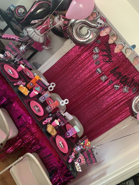 Monster High Quinceanera, Monster High Themed Party, Monster High Theme Party Ideas, Monster High Birthday Party Decorations, Monster High Party Decorations, Scene Birthday Party, Monster High Diy, Monster High Party Ideas, Monster High Decorations