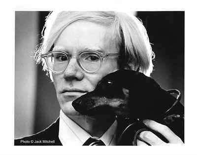 andy warhol with his dog archie '73 by jack mitchell Francoise Gilot, Art Andy Warhol, Andy Warhol Museum, The Velvet Underground, Diane Arbus, Robert Mapplethorpe, Jasper Johns, Annie Leibovitz, Fred Astaire