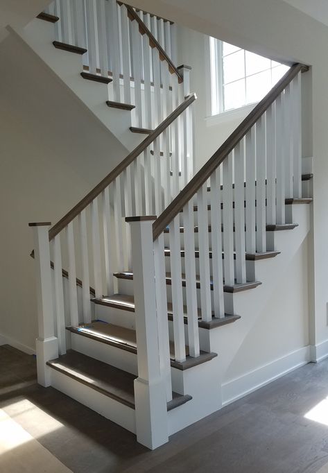 Stairs Decor Ideas, Stair Railing Makeover, Diy Stair Railing, Farmhouse Stairs, Stairs Decor, Interior Stair Railing, Stairs Renovation, Rustic Stairs, Painted Staircases