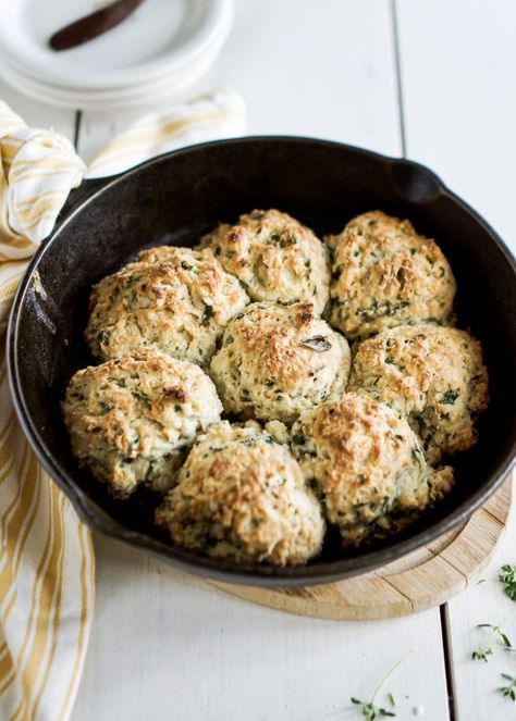 You’ll love the ease of making these drop herb biscuits! They are quick and simple to make and are a classic comfort food to go with any savoury dish. They are buttery, soft and bursting with fresh herbs. Choose your favourite herbs to create your own variation! Garlic Herb Biscuits, Thanksgiving Bread Rolls, Herb Drop Biscuits, Herb Biscuits Recipe, Baking For Friends, Herb Biscuits, Thanksgiving Bread, Drop Biscuits Recipe, Bisquick Recipes