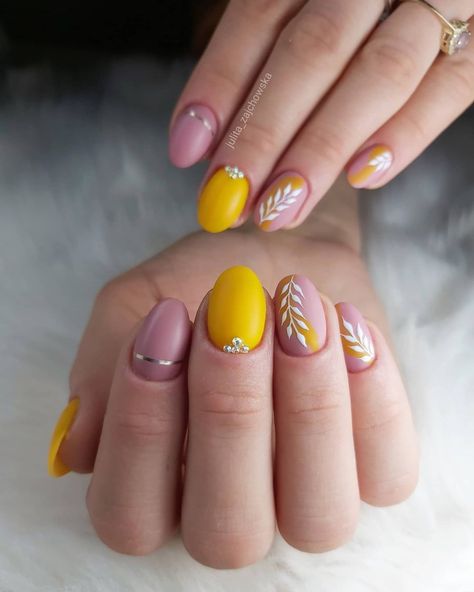 Yellow Nails With Butterflies, Coffin Yellow Nails, Yellow Nails Aesthetic, Acrylic Yellow Nails, Yellow Nails Short, Spring Nails Yellow, Yellow Nails Ideas, Gel Almond Nails, Butterflies Yellow