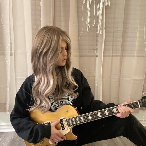 Gray Blonde Hair, Gray Blonde, Grey Brown Hair, Loren Gray, Yellow Heart, Equestria Girls, Brown Hair, Blonde Hair, Brown And Grey