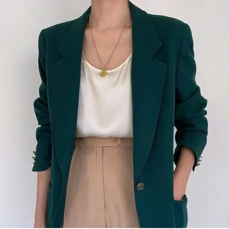 Dark Green Blazer Outfit, Green Blazer Outfits, Green Blazer Outfits For Women, Bussines Casual Woman, Green Blazer Outfit, Formal Casual Outfits, Dark Green Blazer, Capsule Wardrobe Women, Women Tips