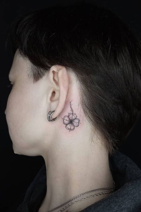 Four Leaf Clover With Flower Tattoo, Four Leaf Clover Tattoo Aesthetic, Small Four Leaf Clover Tattoos For Women, Four Leaf Clover Tattoo Back Of Neck, Four Leaf Clover Tattoos, Clover Tattoo Ideas, Pretty Four Leaf Clover Tattoo, Leaf Clover Tattoo, Montreal Vacation